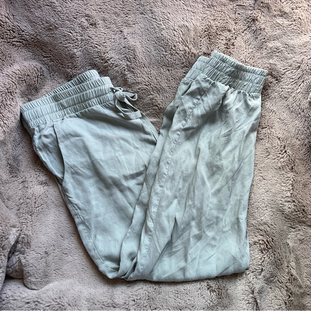 Cloth and stone - Picture 10 of 10